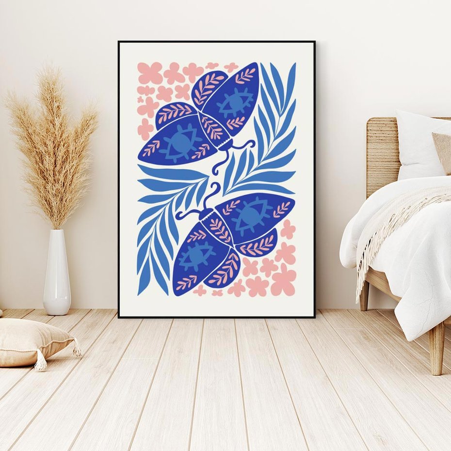 Obraz w ramie 50x70 - Migotliwa Rzeczywistość - ćmy, kwiaty - rama czarna