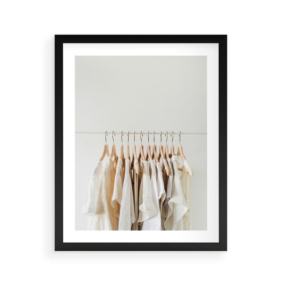 Plakat w ramie 40x50 - Elegancja Prostoty - ubrania, modowa fotografia - rama czarna