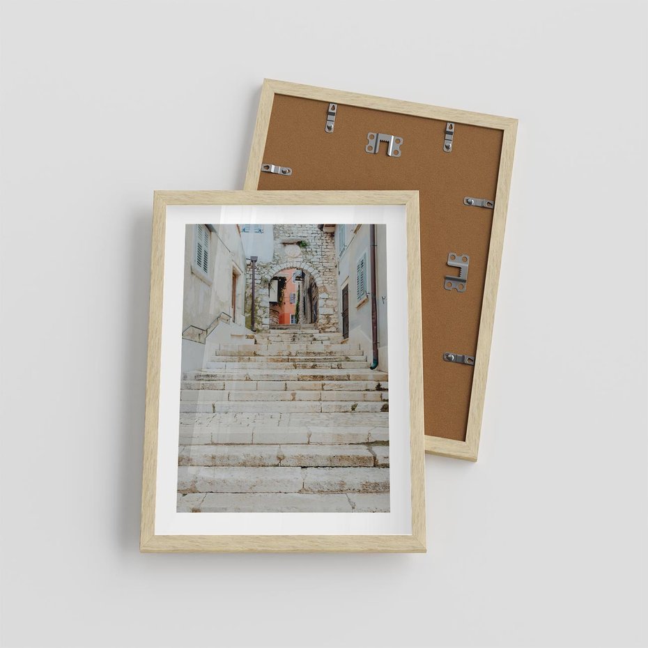 Plakat w ramie 30x40 - Schody we Włoskim Miasteczku - schody, śródziemnomorskie miasteczko - rama drewno