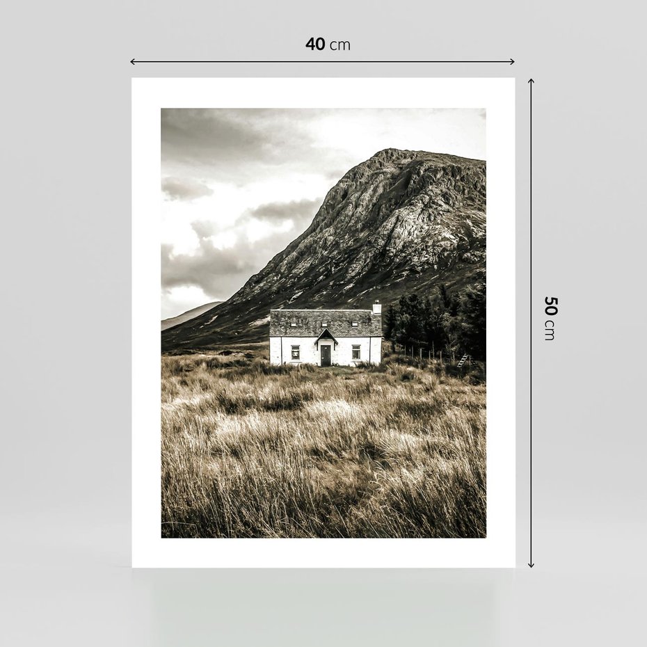 Plakat bez ramy 40x50 - Biały Domek w Sepii: Wiejski Urok - domek w górach, kolory sepii