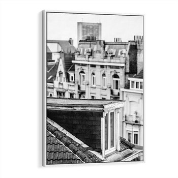 Obraz w ramie 80x120 - Miasto w Retro Odsłonie - fotografia czarno biała, ujęcie na dachy wielkiego miasta - rama biała