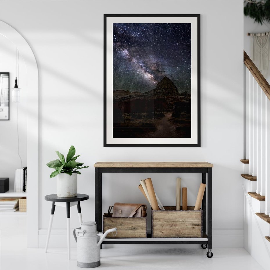 Plakat w ramie 30x40 - Gwiaździsta Noc na Pustyni - noc na pustyni, gwiździste niebo - rama czarna