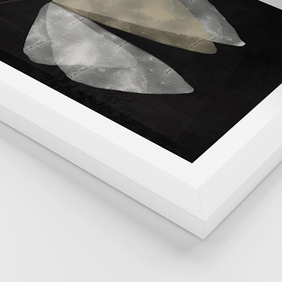 Plakat w ramie 30x40 - Obce Powidoki - abstrakcyjna ćma, mroczna atmosfera - rama biała