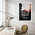 Plakat w ramie 40x50 - Światło Portowe - czarno białe zdjecie, uliczka w nadmorskim mieście - rama biała