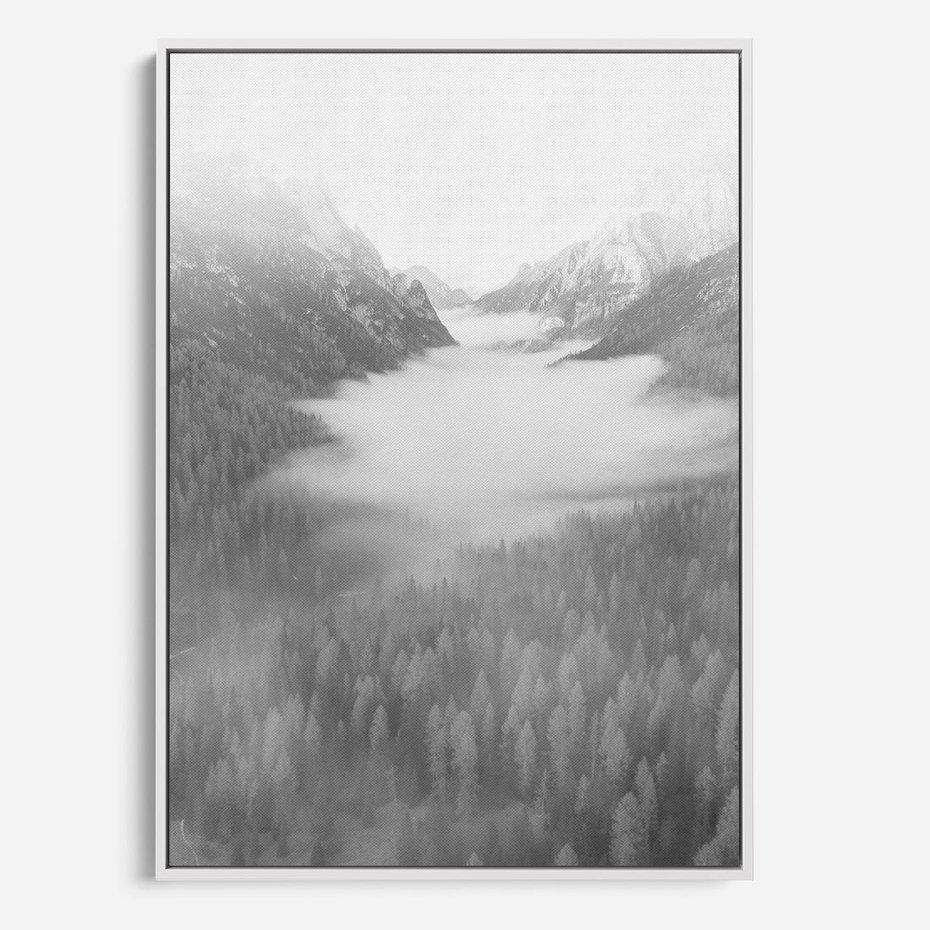 Obraz w ramie 70x100 - Szare Góry - zamglony krajobraz, las - rama biała