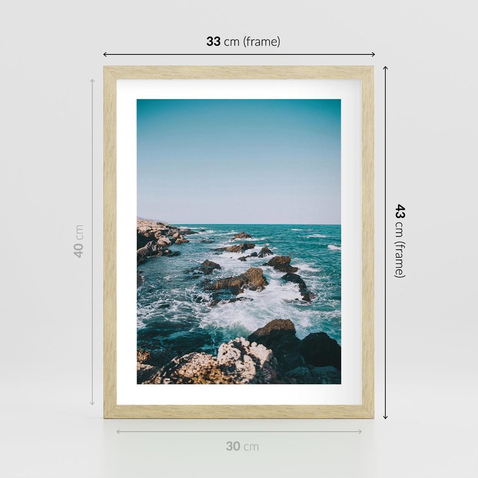 Plakat w ramie 30x40 - Dramatyczna Sceneria: Fale i Skały nad Morzem - morze, fale - rama drewno