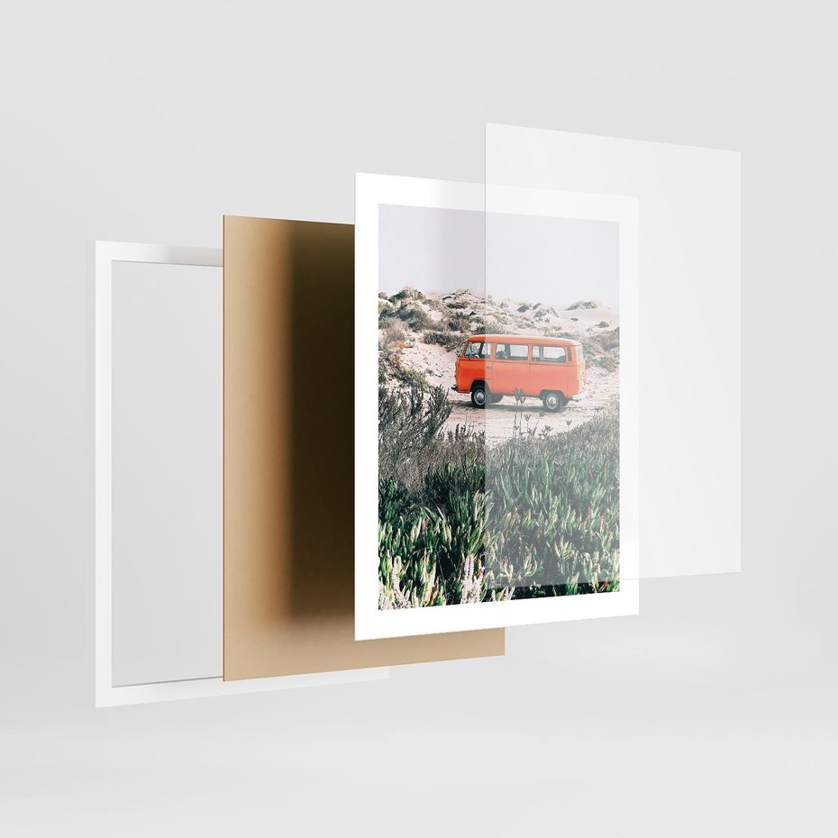 Plakat w ramie 40x50 - Podróże po Pustyni - stary samochód van, pomarańczowy - rama biała