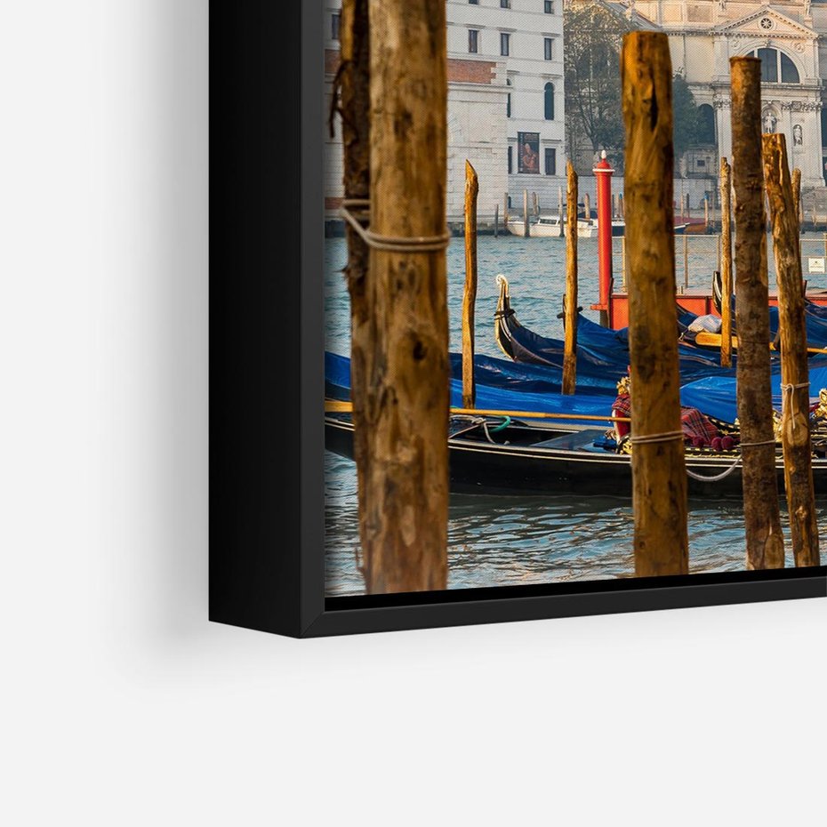 Obraz w ramie 50x50 - Urok Wenecji - fotografia, przystań w Wenecji - rama czarna