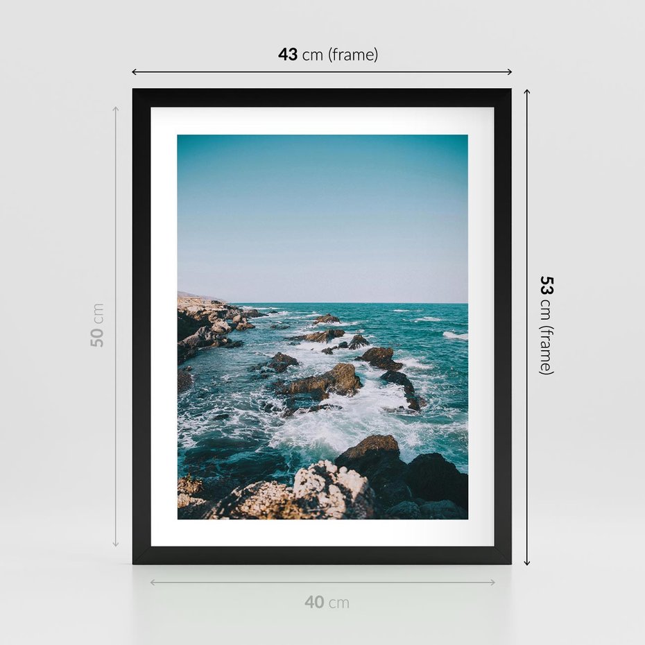 Plakat w ramie 40x50 - Dramatyczna Sceneria: Fale i Skały nad Morzem - morze, fale - rama czarna
