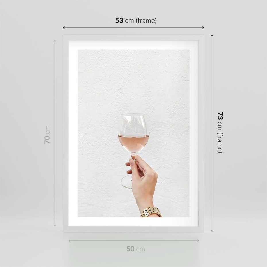 Plakat w ramie 50x70 - Kobieca Dłoń i Różowe Wino - kieliszek różowego wina, kobieca dłoń - rama biała