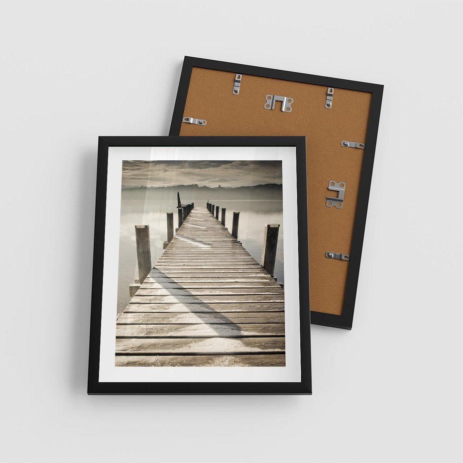 Plakat w ramie 40x50 - Idylliczny pomost nad jeziorem - pomost, jezioro - rama czarna