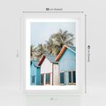 Plakat w ramie 30x40 - Rajskie Wakacje - domki na plaży, błękitne domki - rama biała