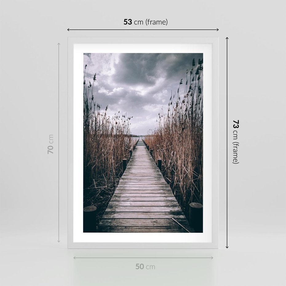 Plakat w ramie 50x70 - Mglisty krajobraz - pomost, morze - rama biała