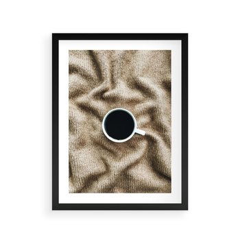 Plakat w ramie 30x40 - Filiżanka Kawy na Brązowym Kocu - kawa, czarna kawa - rama czarna