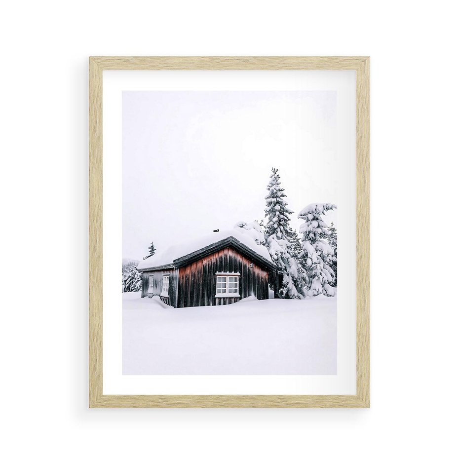 Plakat w ramie 40x50 - Zimowy Azyl: Domek w Górach - domek w górach, śnieg - rama drewno