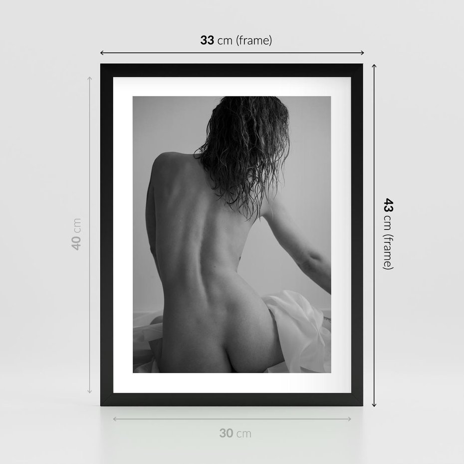 Plakat w ramie 30x40 - Piękno o Poranku - czarno biała fotografia, akt kobiecy - rama czarna