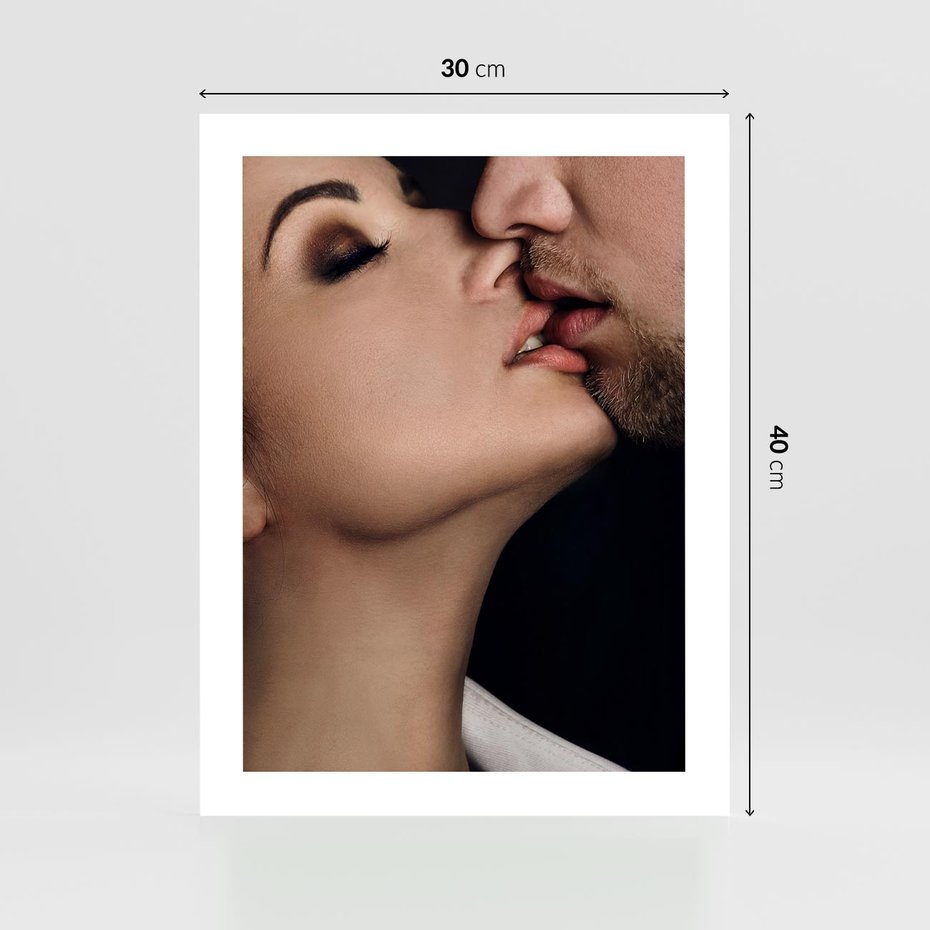 Plakat bez ramy 30x40 - Miłosne Uczucia - kobieta, pocałunek