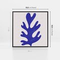 Obraz w ramie 50x50 - Przenikająca Struktura - boho plakat, niebieski liść w intensywnym kolorze - rama czarna