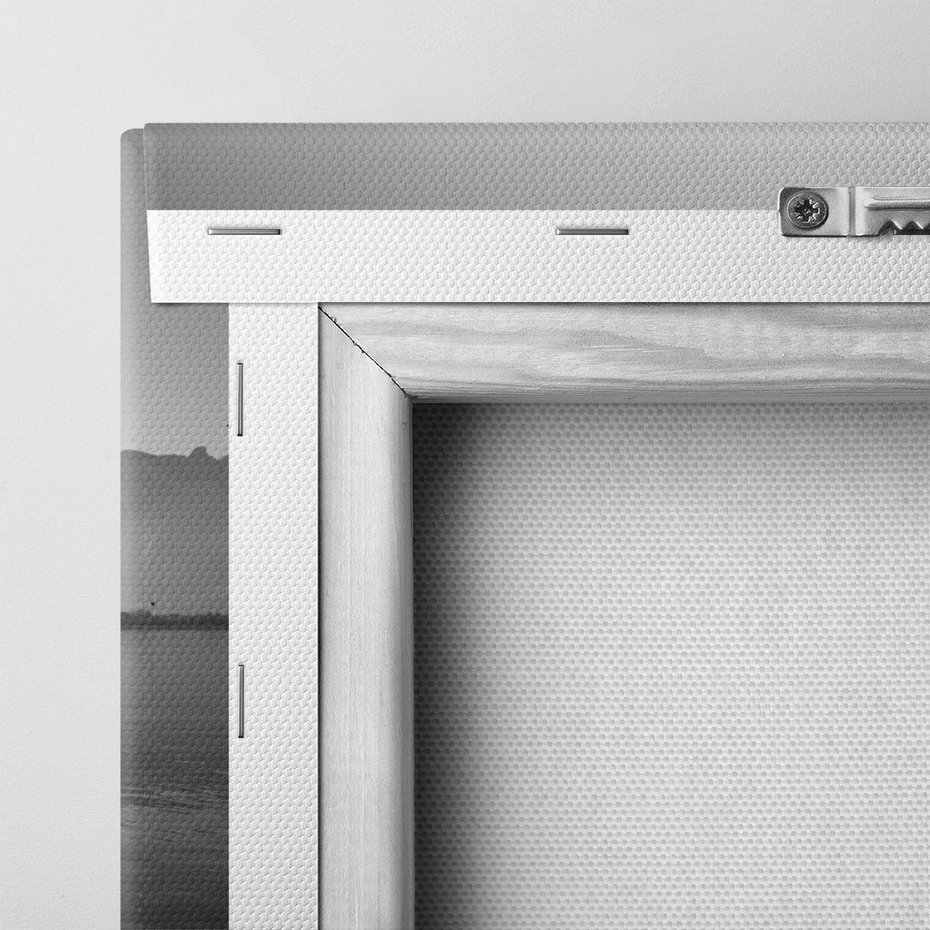 Obraz na płótnie 60x60 - Spokojna Przystań - czarno biała fotografia, drewniany pomost na jeziorze