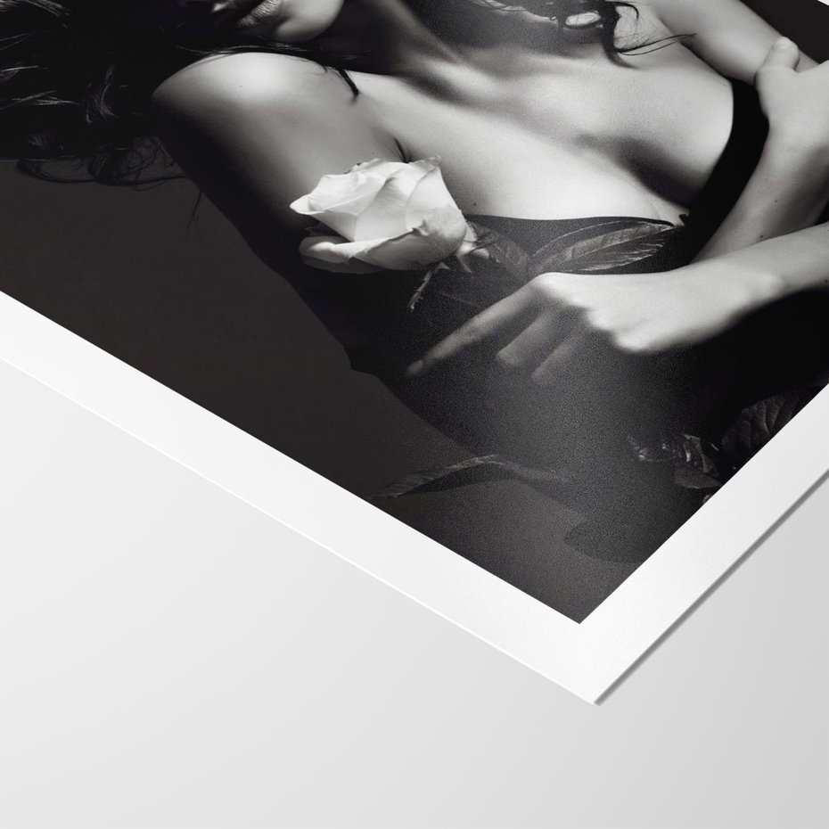 Plakat bez ramy 30x40 - Piękno kobiecego aktu uchwycone - kobieta, akt