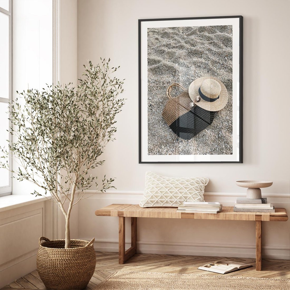 Plakat w ramie 50x70 - Plażowe Przygotowania - torba plażowa, kapelusz - rama czarna