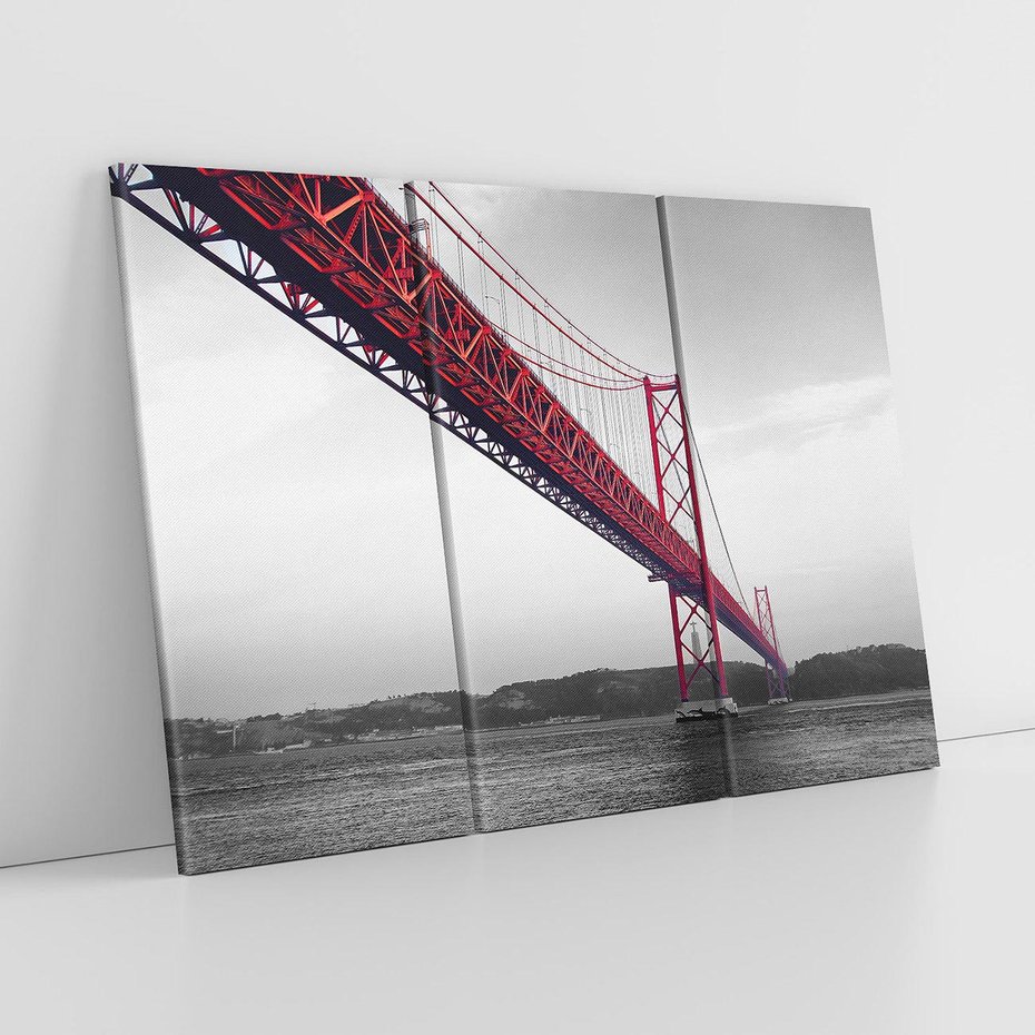 Obraz na płótnie 120x80 - Majestatyczny Most - czarno biała fotografia, czerwony stalowy most nad rzeką