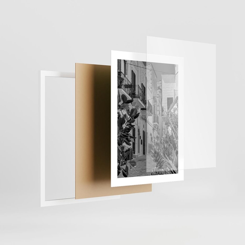 Plakat w ramie 30x40 - Nadmorska Uliczka - czarno białe zdjecie, uliczka w nadmorskim mieście - rama biała
