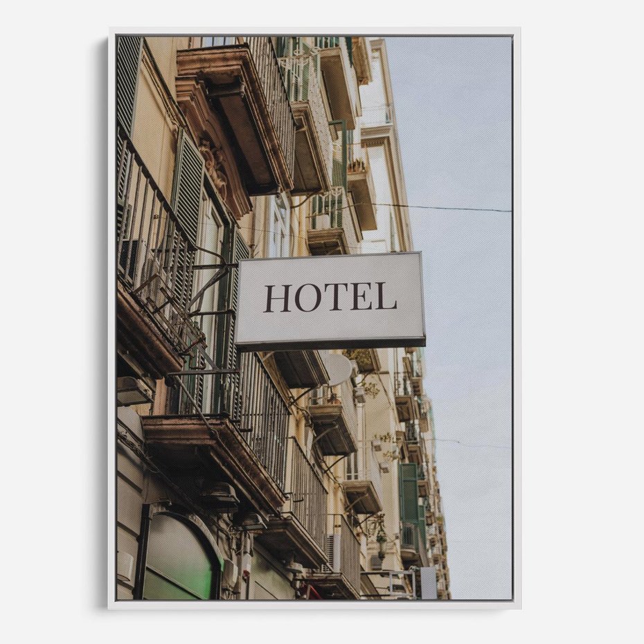 Obraz w ramie 80x120 - Magiczne Spacery - hotel, uliczka - rama biała