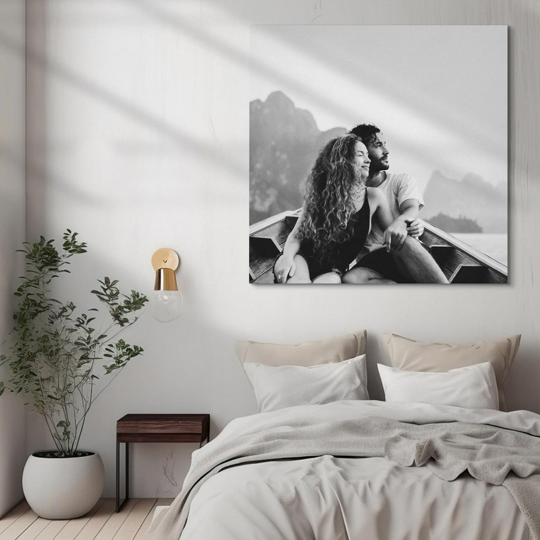 Obraz na płótnie 50x50 - Księga mglistych marzeń - czarno biała fotografia, para zakochanych w łodzi