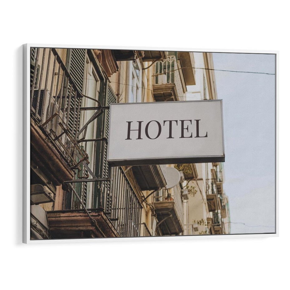 Obraz w ramie 100x70 - Magiczne Spacery - hotel, uliczka - rama biała