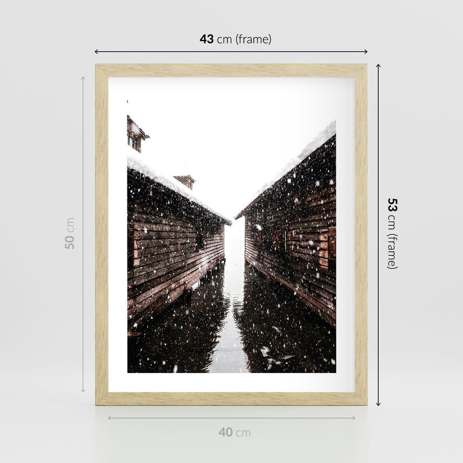 Plakat w ramie 40x50 - Spadający Śnieg - domek górski, w zimie - rama drewno