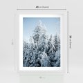 Plakat w ramie 40x50 - Magia Śnieżnych Drzew - zima, iglaste drzewa - rama biała