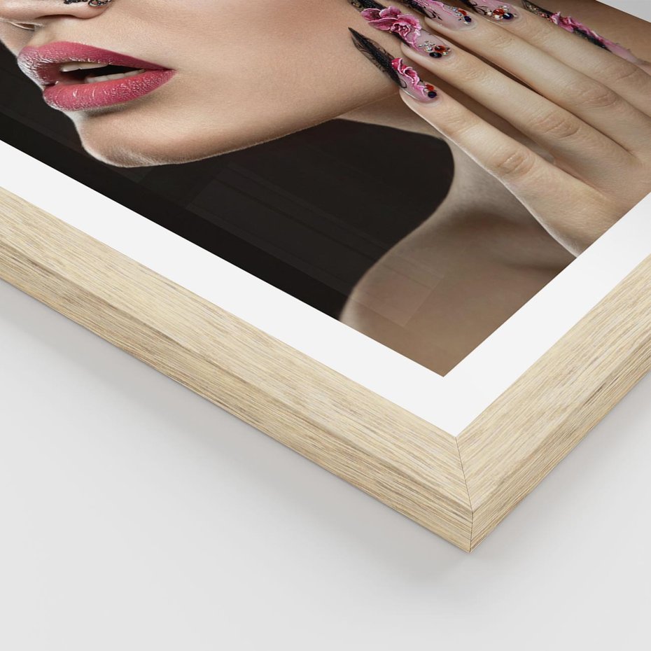 Plakat w ramie 50x70 - Piękno na tipsach - beauty, manicure - rama drewno
