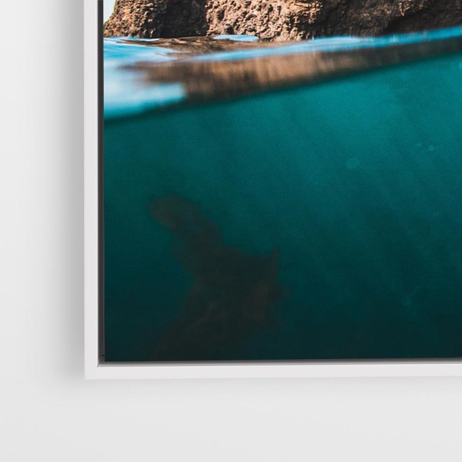 Obraz w ramie 100x70 - Tajemnicza Podwodna Kraina - fotografia, podwodna jaskinia - rama biała