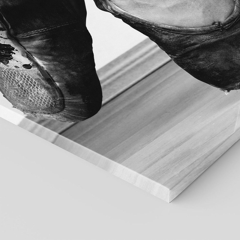 Obraz na płótnie 80x120 - Taniec Zmysłów - artystyczne zdjęcie, odcienie szarości