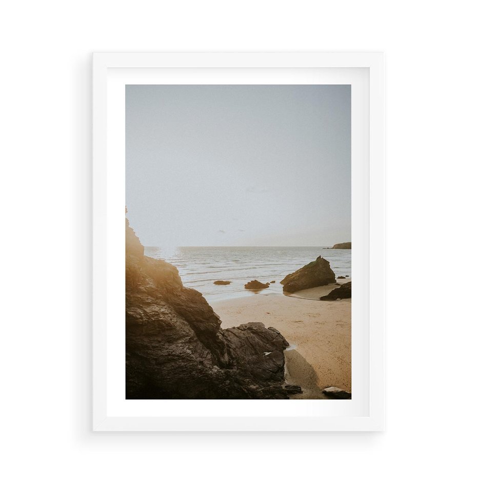 Plakat w ramie 50x70 - Magia Wieczornego Spokoju - plaża, zachód - rama biała