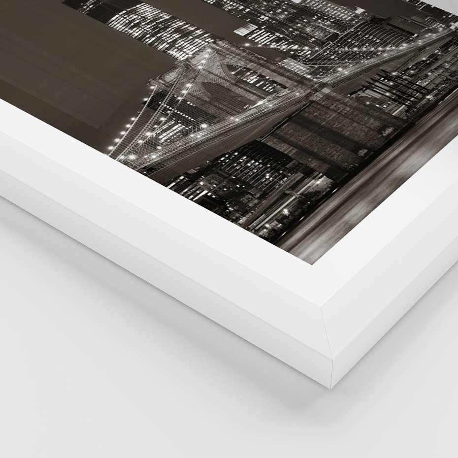 Plakat w ramie 30x40 - Magia miasta nocą - miasto, noc - rama biała