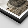 Plakat w ramie 30x40 - Siano w Sepii: Wiejska Tradycja - snopek siana, bela siana - rama czarna