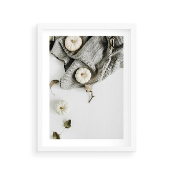 Plakat w ramie 50x70 - Białe Dynie i Przytulny Koc - kompozycja jesienna, białe dynie - rama biała