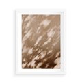 Plakat w ramie 50x70 - Abstrakcyjna Kompozycja: Cień na Ścianie - cień na ścianie, beżowe kolory - rama biała