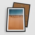 Plakat w ramie 50x70 - Piasek w Przytulnym Wnętrzu - pustynia, piasek - rama czarna