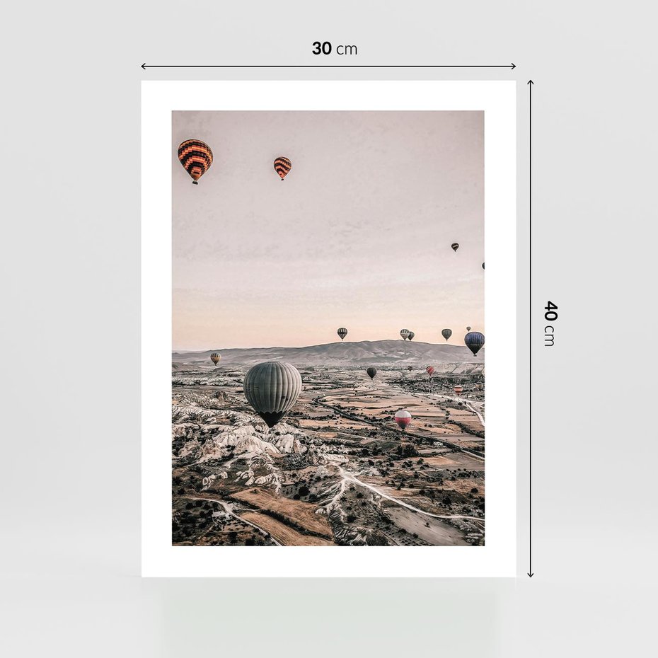 Plakat bez ramy 30x40 - Wolność w Powietrzu - balony latające nas pustynnym krajbrazem, balony do latania