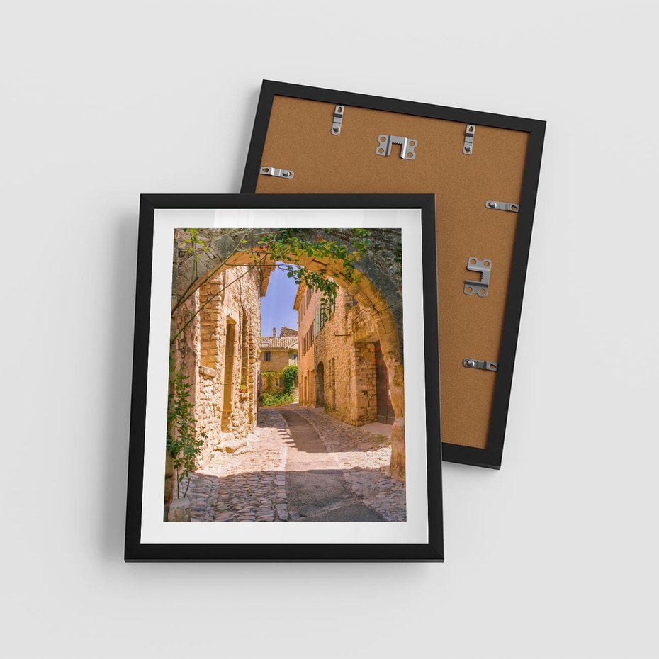 Plakat w ramie 40x50 - Malownicza uliczka w perspektywie - uliczka, perspektywa - rama czarna