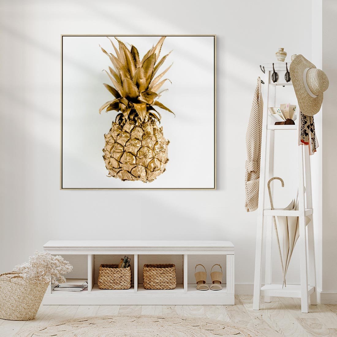Obraz w ramie 50x50 - Ekskluzywny Akcent - złoty, ananas - rama drewno