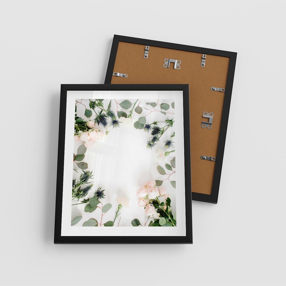 Plakat w ramie 40x50 - Róże i Zielone Liście - kompozycja kwiatowa, róże - rama czarna