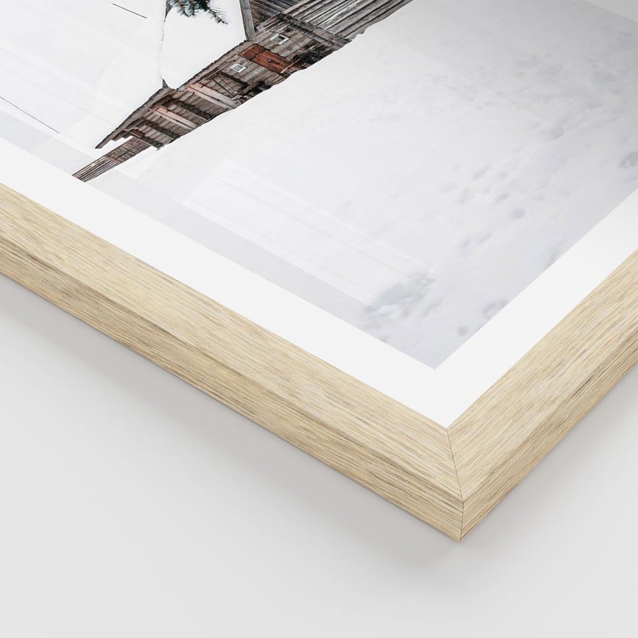 Plakat w ramie 40x50 - Zimowy Azyl - domek w górach, śnieg - rama drewno