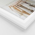 Plakat w ramie 30x40 - Elegancja Prostoty - ubrania, modowa fotografia - rama biała
