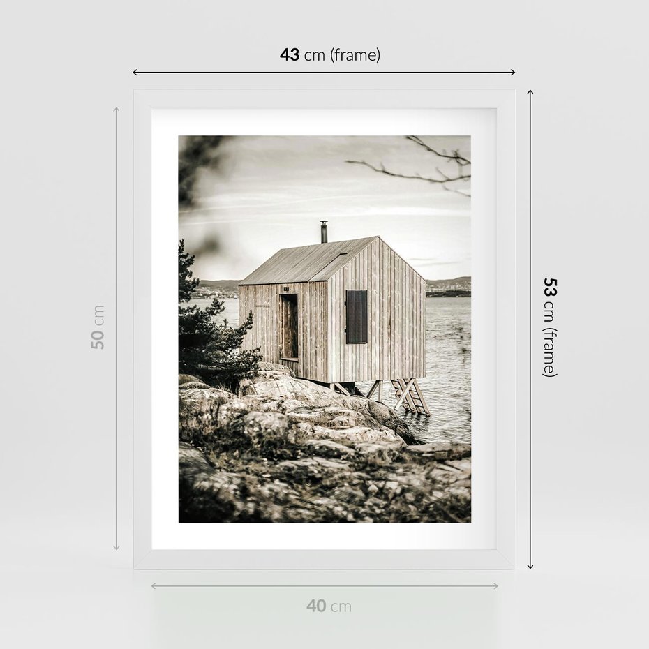 Plakat w ramie 40x50 - Nostalgiczna Oaza - rustykalny domek, domek nad jeziorem - rama biała