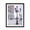 Plakat w ramie 50x70 - Przemijający urok miasta - miasto, uliczka - rama czarna