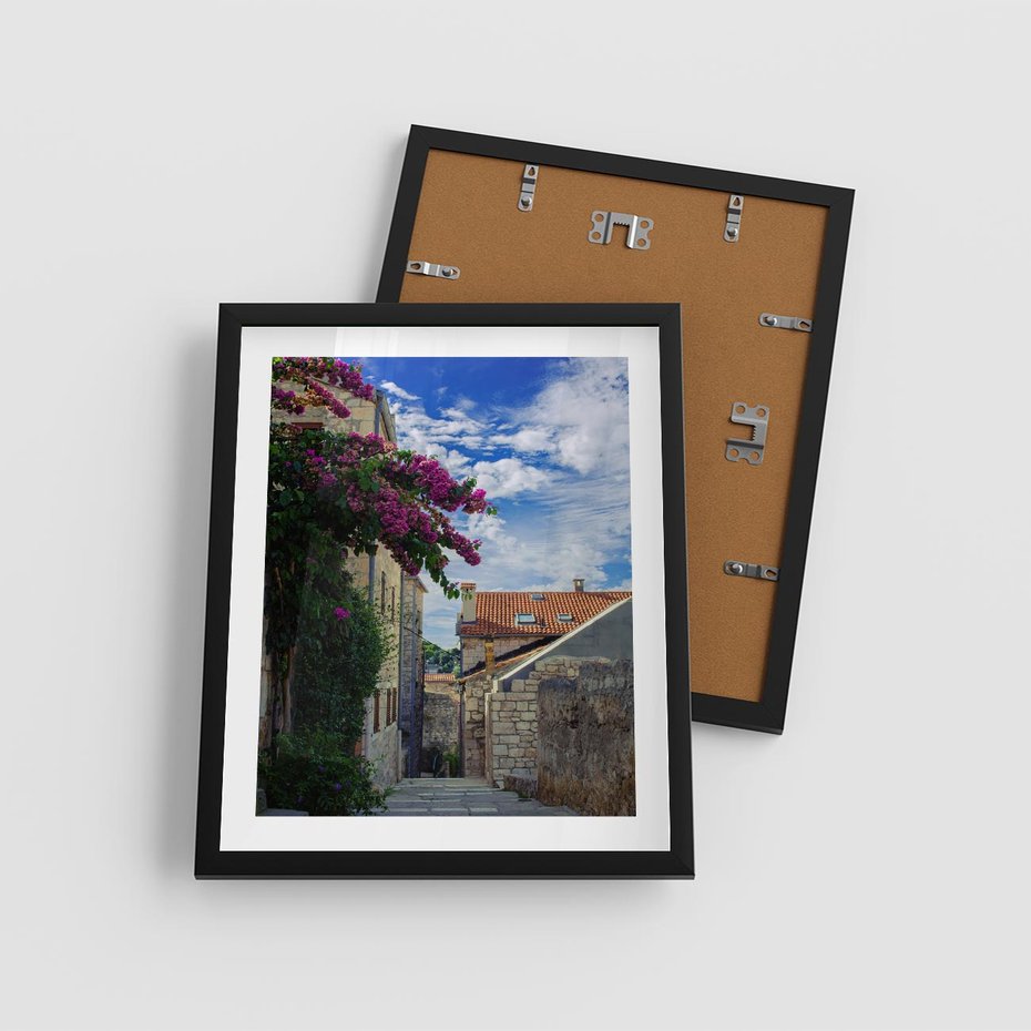 Plakat w ramie 40x50 - Uliczka: perspektywa w mieście - uliczka, perspektywa - rama czarna